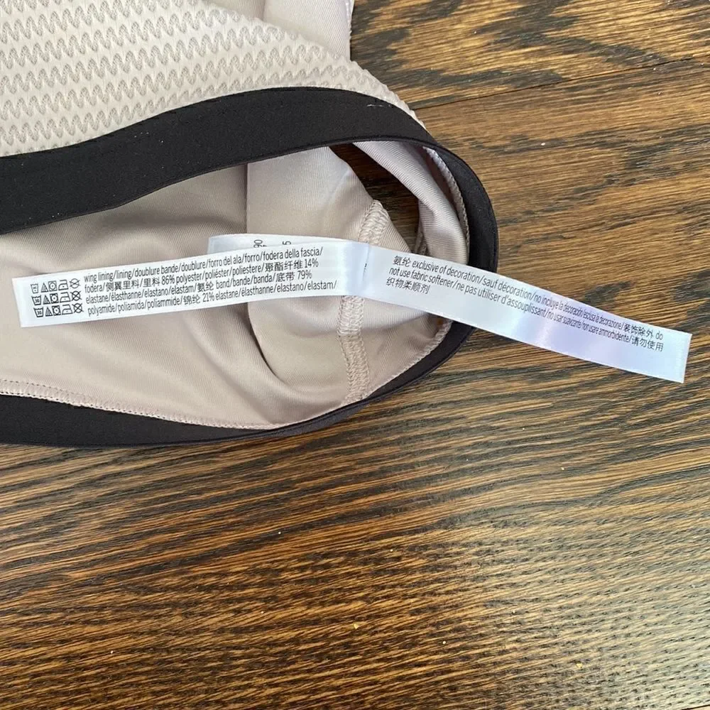 NWT - Victoria Sport Bra - Size Small